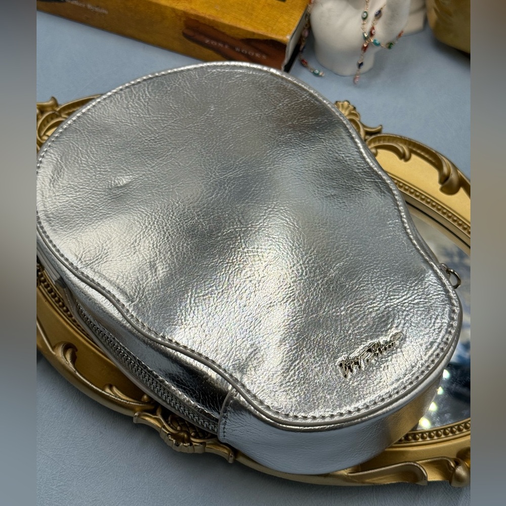 🆕 BETSEY JOHNSON 🧿 NWOT Bone-Jour Sugar Skull Crossbody Bag, Silver & Rainbow - Picture 11 of 16